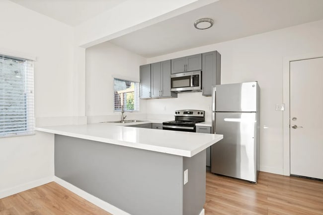 Building Photo - 411 E Burnett St