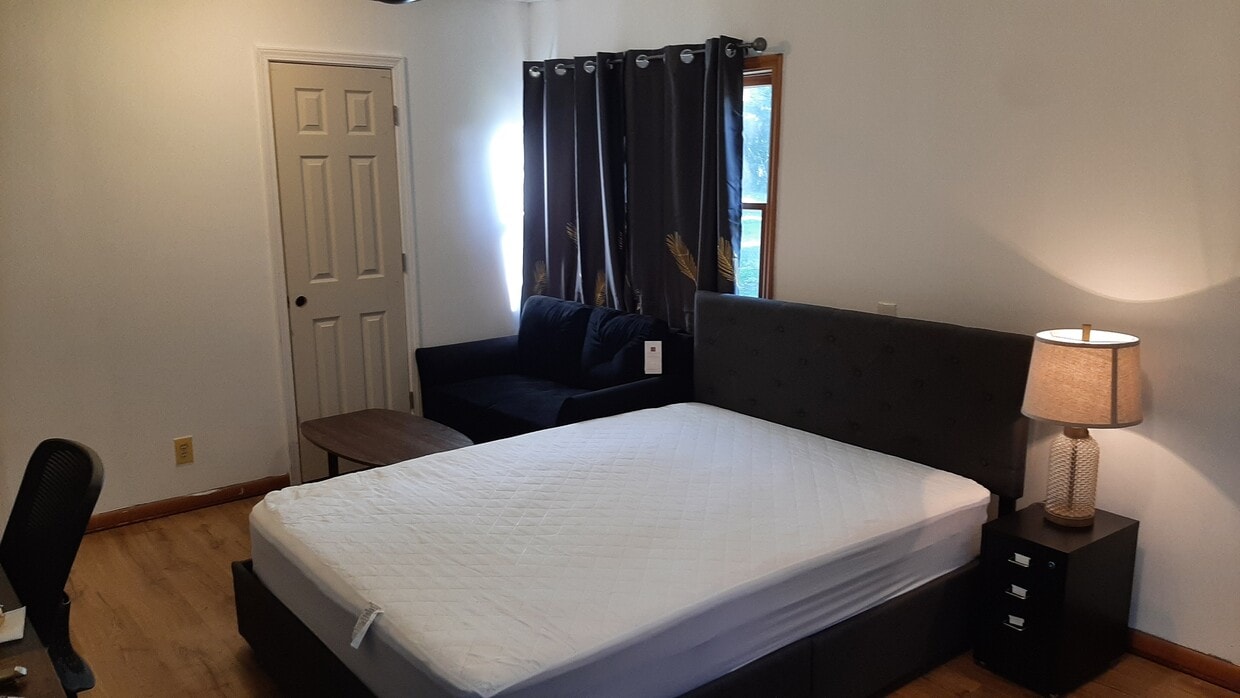 Primary Photo - 240 Brookstone Dr