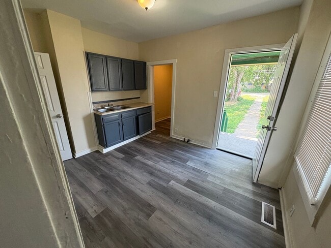 Building Photo - 99-101 North Central Avenue