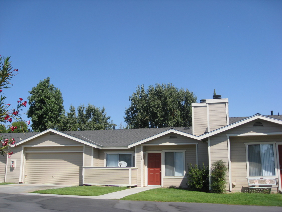 Primary Photo - Shadow Ridge Apartments