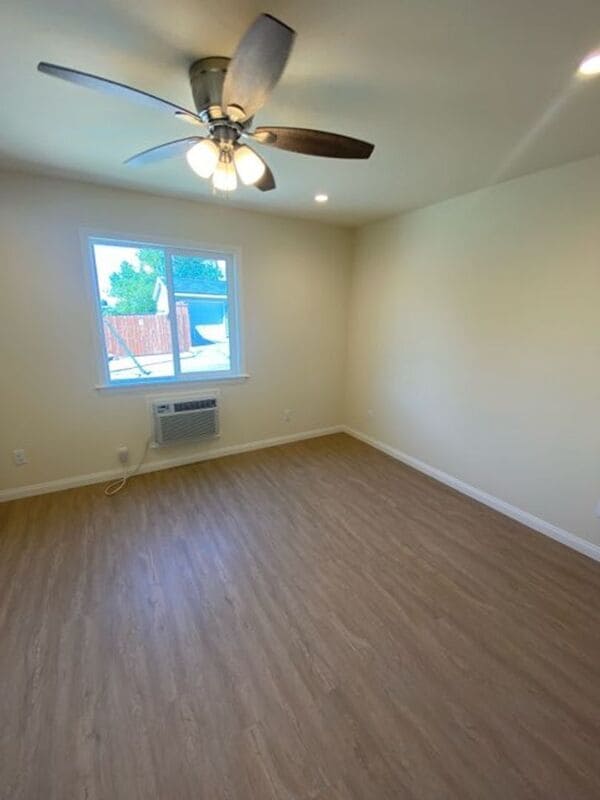 Foto del edificio - 10038 Tujunga Canyon Blvd