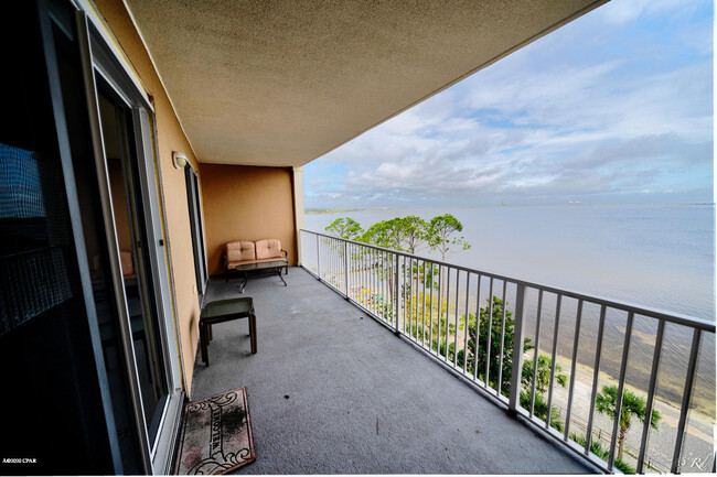 Building Photo - 2400 Grandiflora Blvd