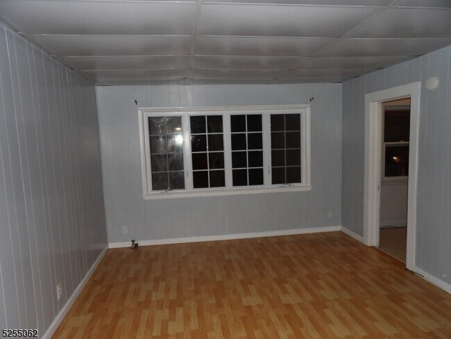 Building Photo - 141 Banta Ave