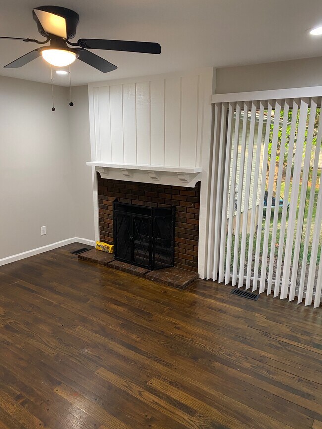 Foto del edificio - 12031 Jerries Ln