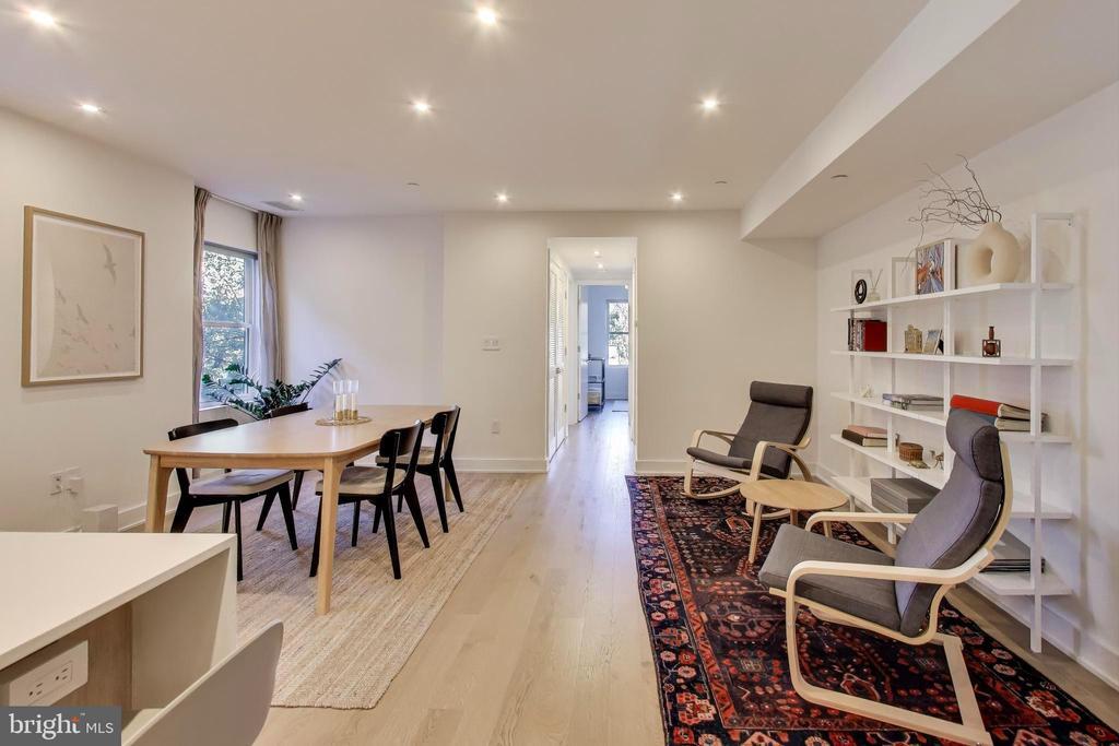 Foto principal - 4017 Davis Pl NW