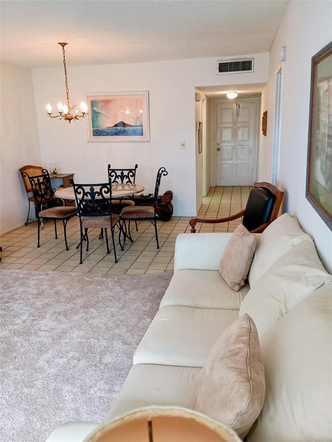 Foto del edificio - 3200 N Palm Aire Dr