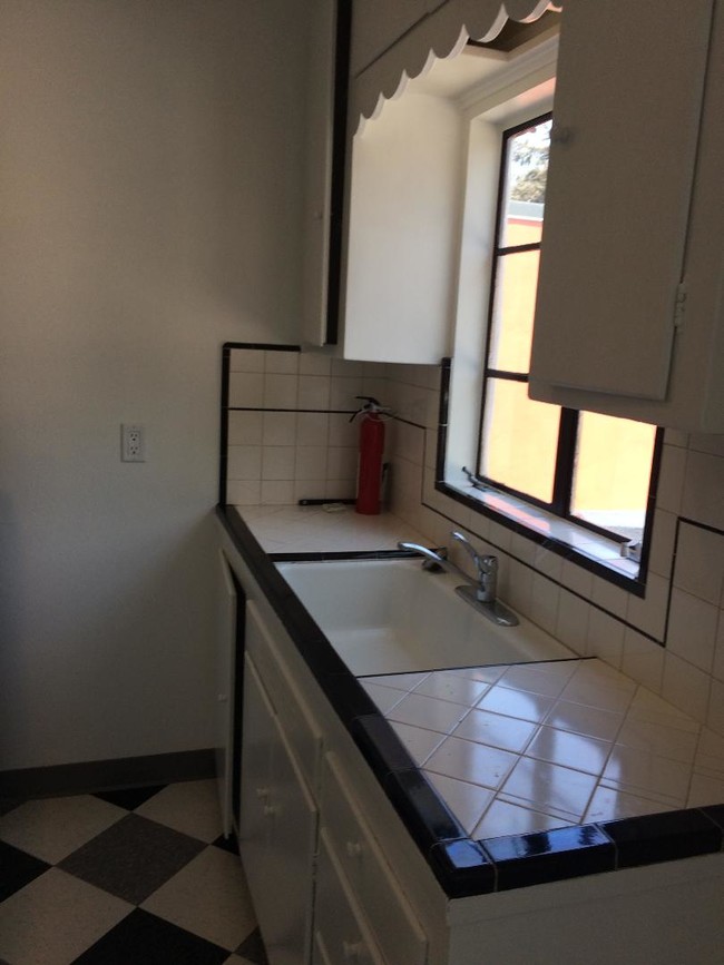 Building Photo - 10504 San Pablo Ave