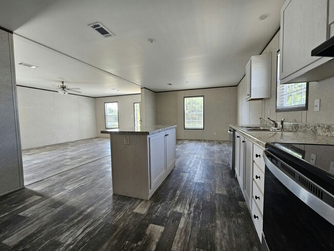 Foto del edificio - 6591 Hidden Oaks Dr