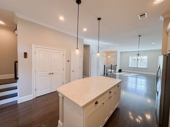 Foto del edificio - 1028 Bowman Woods Dr