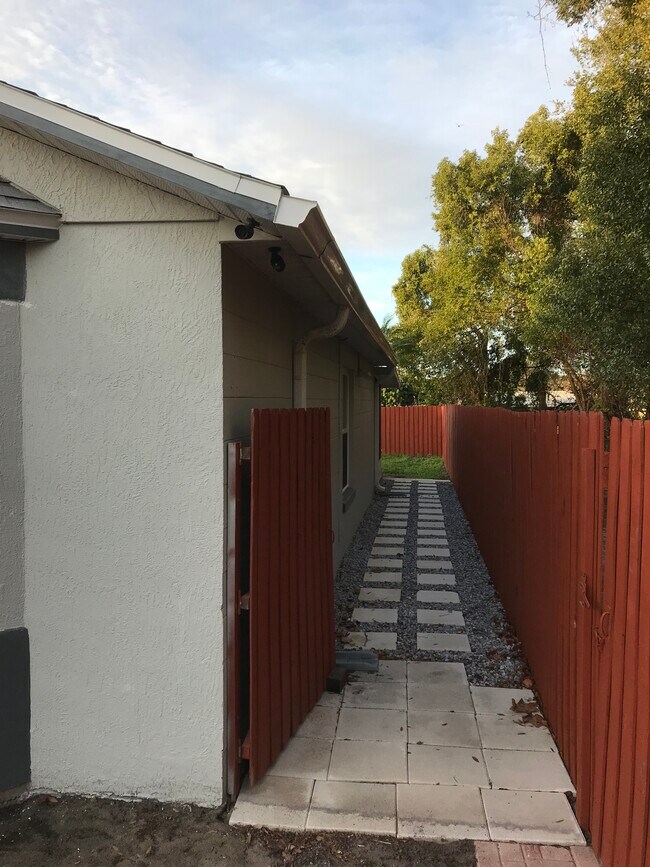 Building Photo - 2547 Rose Ridge Cir