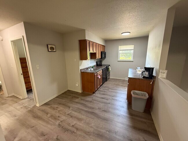 Foto del edificio - 207 Wheaton Ct