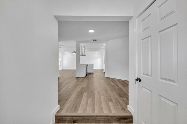 Building Photo - 713 Langston Ct