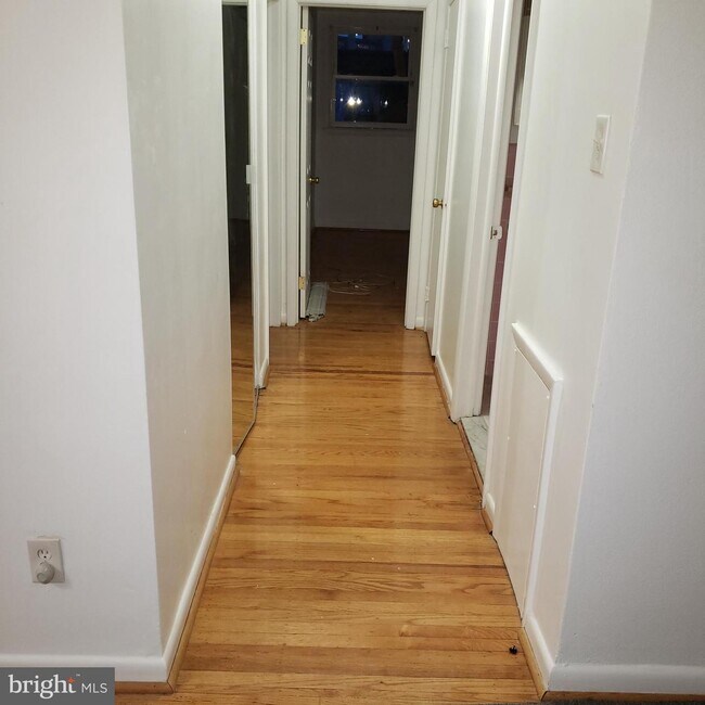 Building Photo - 2586 Balwynne Park Rd