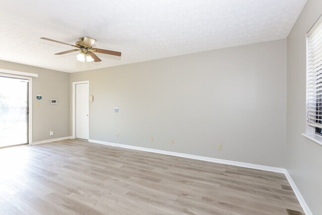 Foto del edificio - 1481 Rebecca Ln