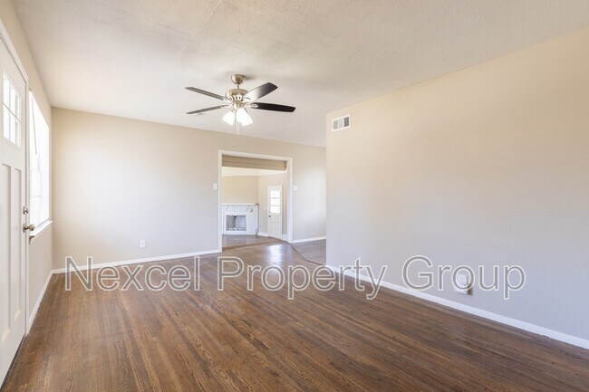 Foto del edificio - 5442 Loch Lomond Rd