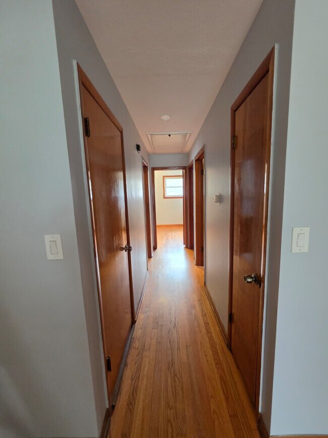 Pasillo - 136 S Iowa Ave