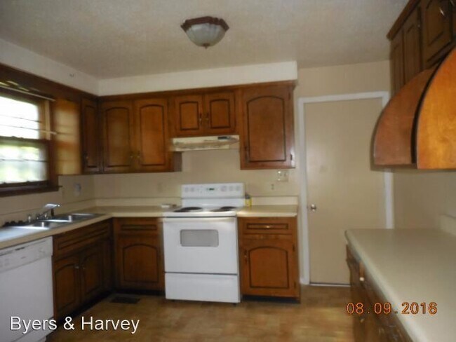 Foto del edificio - 3 br, 2 bath House - 393 Elaine Drive