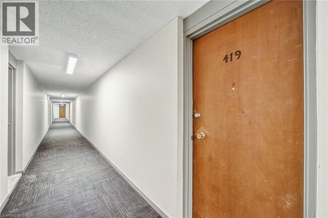 Building Photo - 41 Sutherland St W