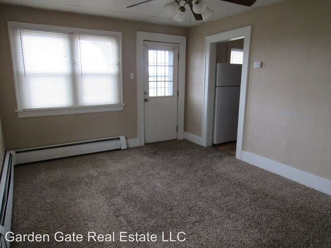 Building Photo - 1439 W Collins Dr
