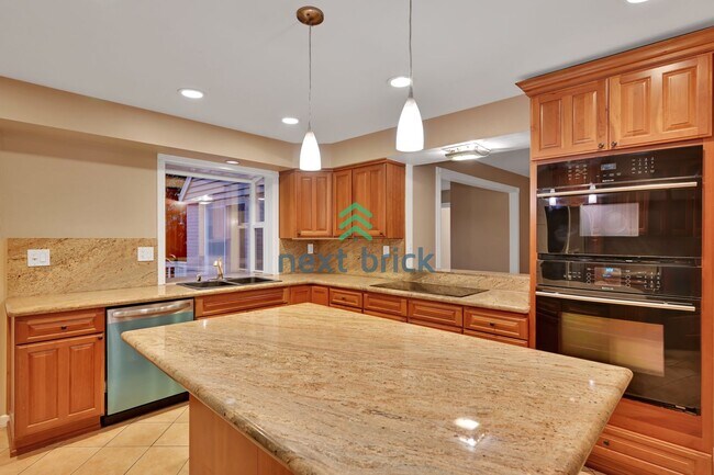 Foto del edificio - Stunning Bellevue Home for Rent