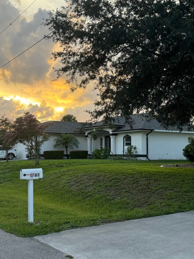 Foto principal - 1786 Norvell Ave