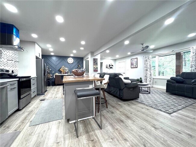 Foto del edificio - 3280 Stonewall Tell Rd