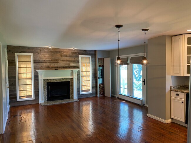 Family Room - 18111 Grassy Branch Rd