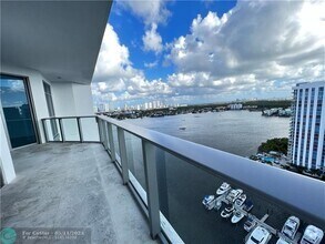 Building Photo - 17301 Biscayne Blvd