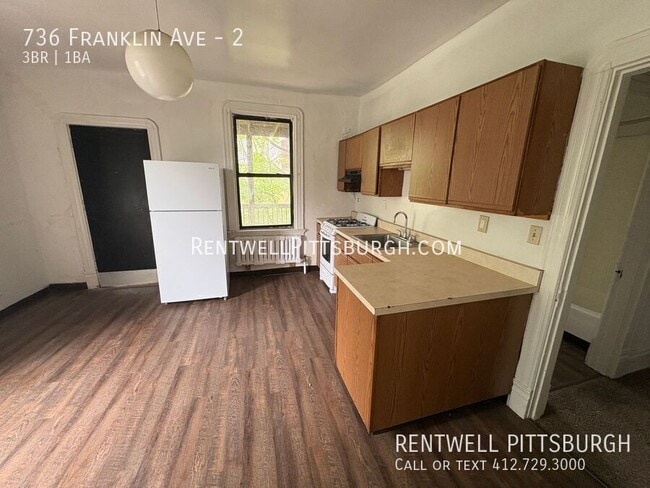Building Photo - 736 Franklin Ave