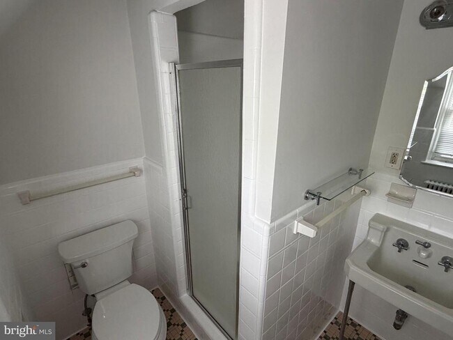 Foto del edificio - 4905 Montgomery Ln