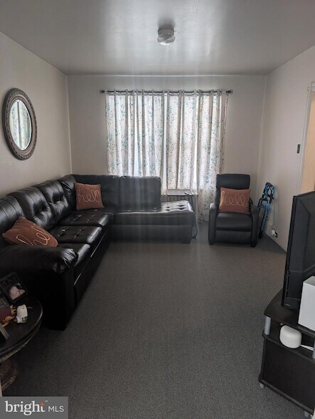 Building Photo - 106 Walnut St