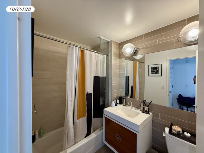 Foto del edificio - 550 W 45th St