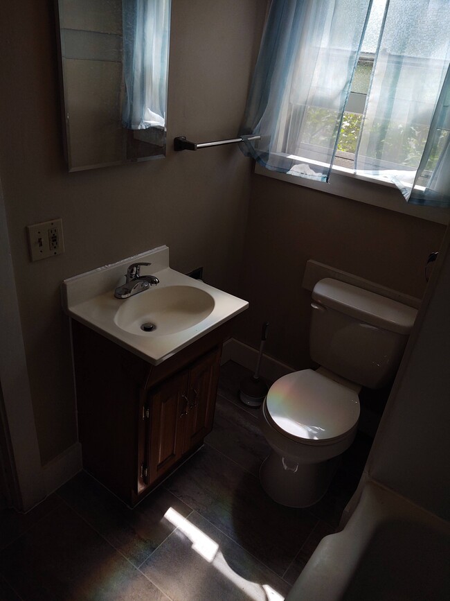 Bathroom - 174 Johnson Ave