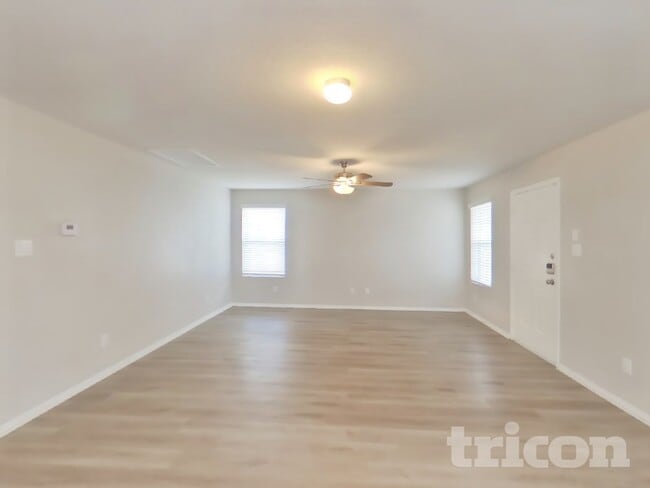 Building Photo - 9726 Marbach Gdn