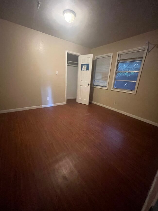 Foto del edificio - 8201 Bangle St