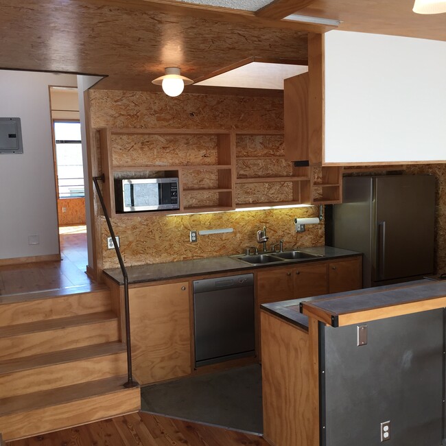 Kitchen/Breakfast Bar - 1524 10th St