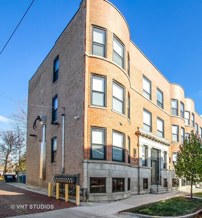 Building Photo - 120 E 57th St