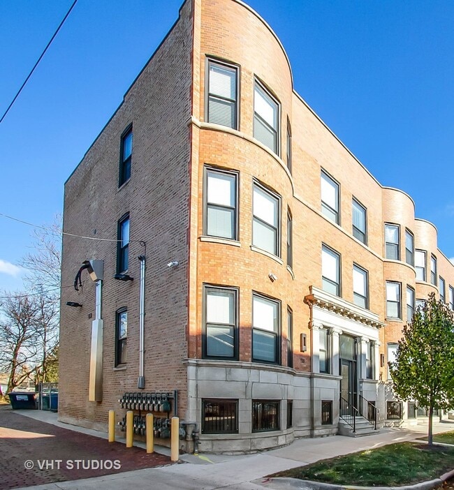 Building Photo - 120 E 57th St