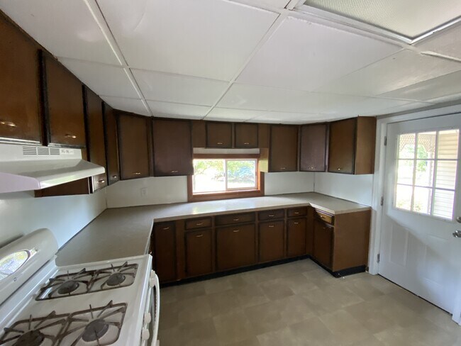 Building Photo - 351 Manor St