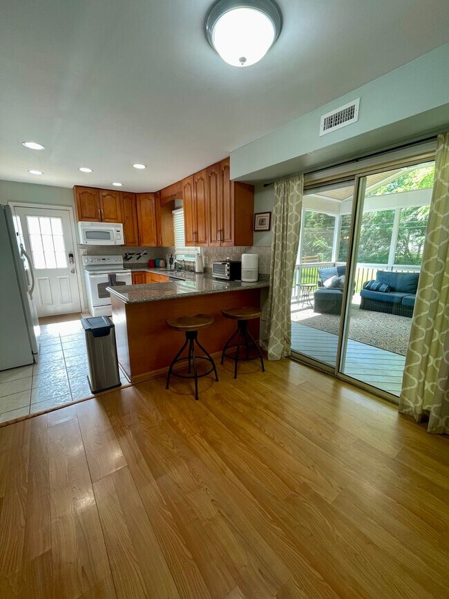 Foto del edificio - Adorable Home in Raeburn! 3Br/2BA