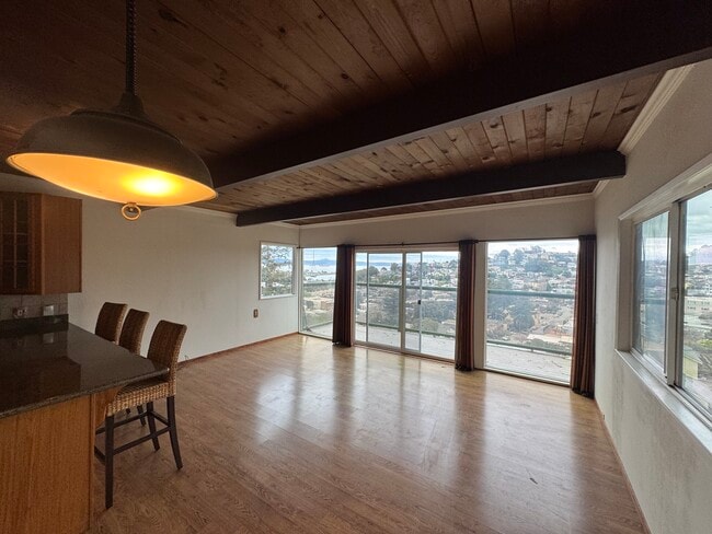 Foto del edificio - 149 Sierra Point Rd