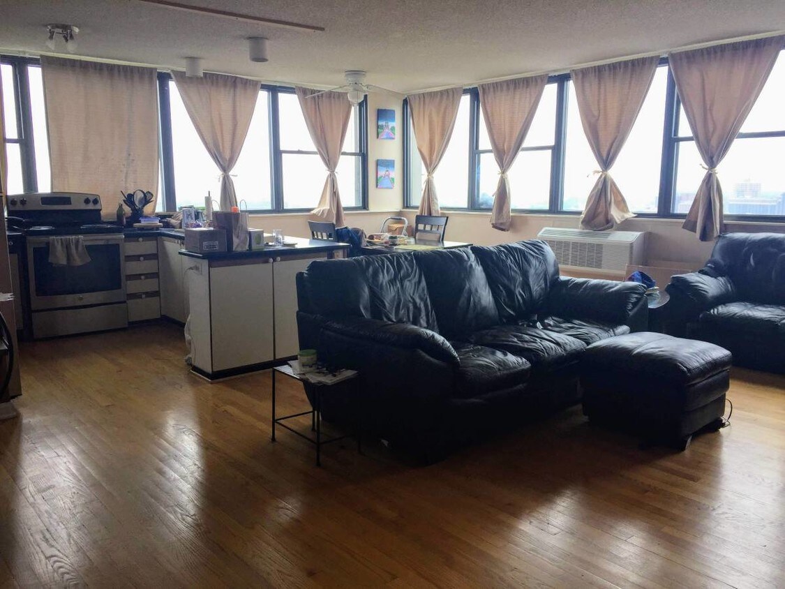 Primary Photo - 2700 N Hampden Ct
