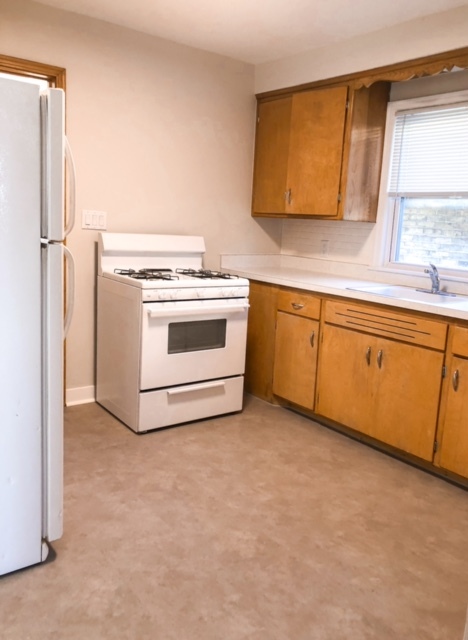 Kitchen - 6711 W Fairview Ave