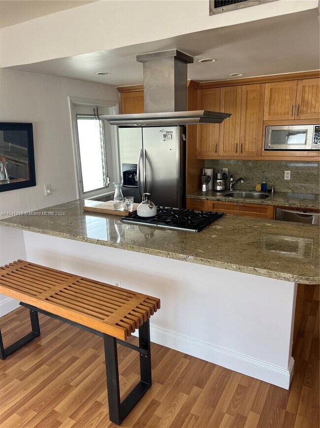 Foto del edificio - 2858 Pine Tree Dr