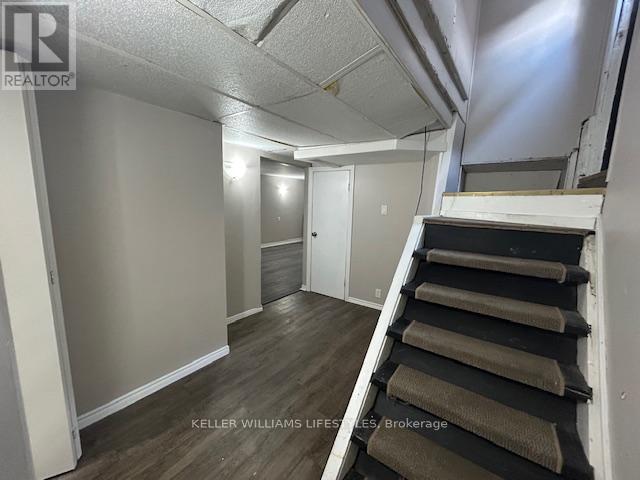 Building Photo - 669 Lorne Ave