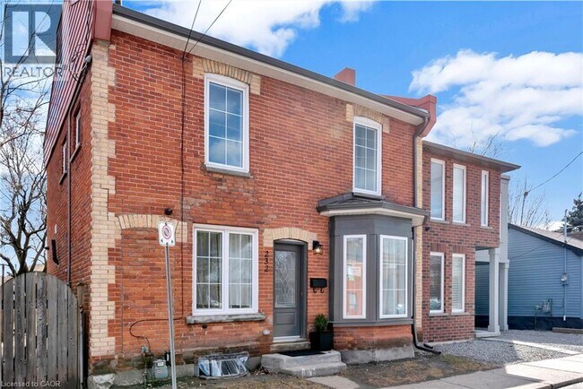 Building Photo - 232 Bay St N