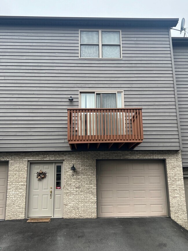 3 Sunridge Dr, WV 26505 Townhome Rentals in WV