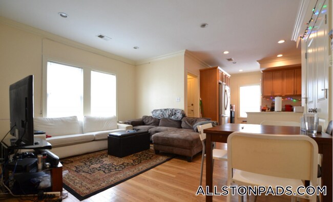 Building Photo - 27 Lothrop St