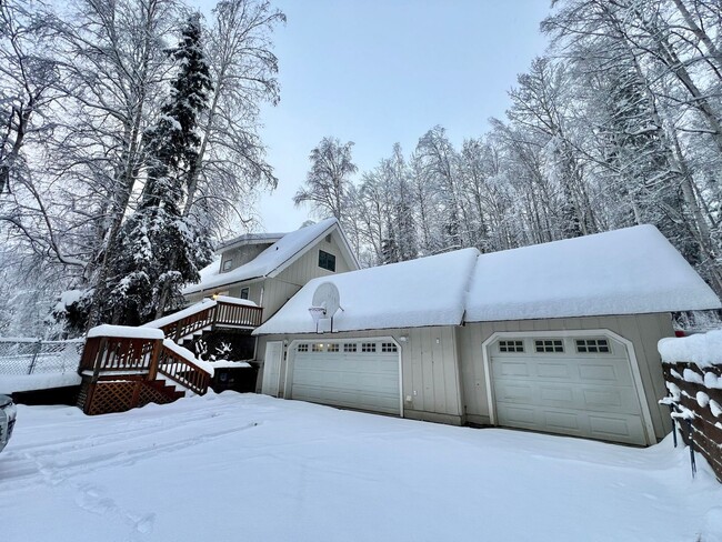 Building Photo - 3-Bedroom Home / 3 Car Garage / Dog & Cat ...