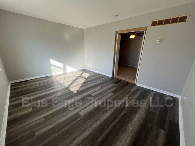 Building Photo - 727 Clifton Ave